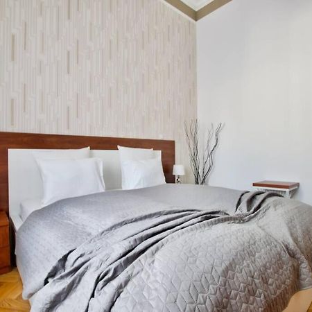 Premium Apartment By Hi5-Vaci Str. 3 Bedroom بودابست المظهر الخارجي الصورة