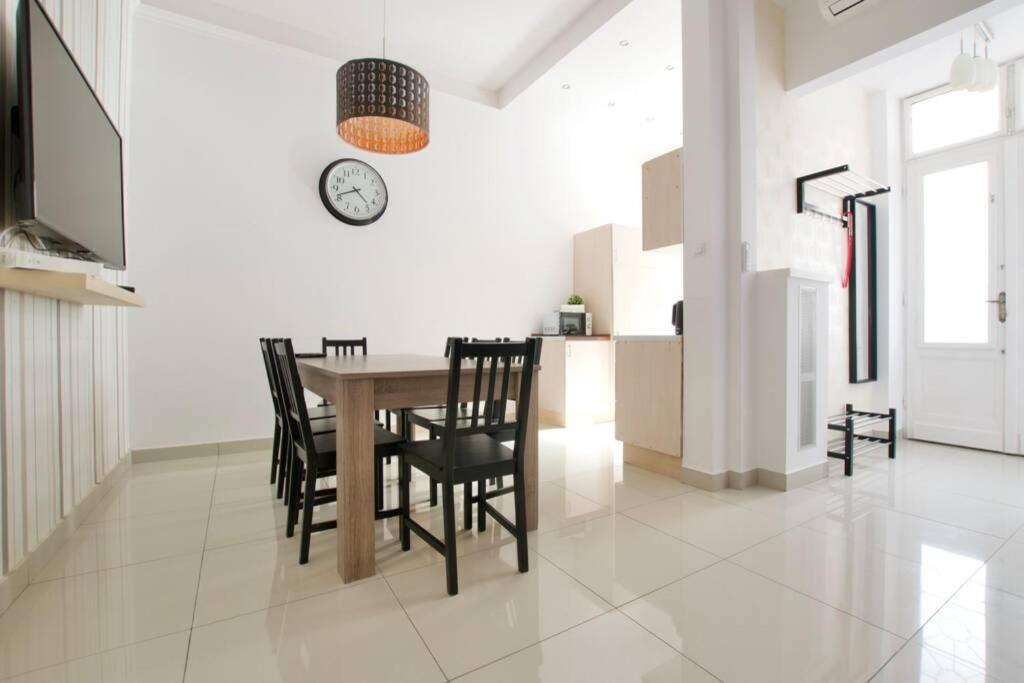 Premium Apartment By Hi5-Vaci Str. 3 Bedroom بودابست المظهر الخارجي الصورة